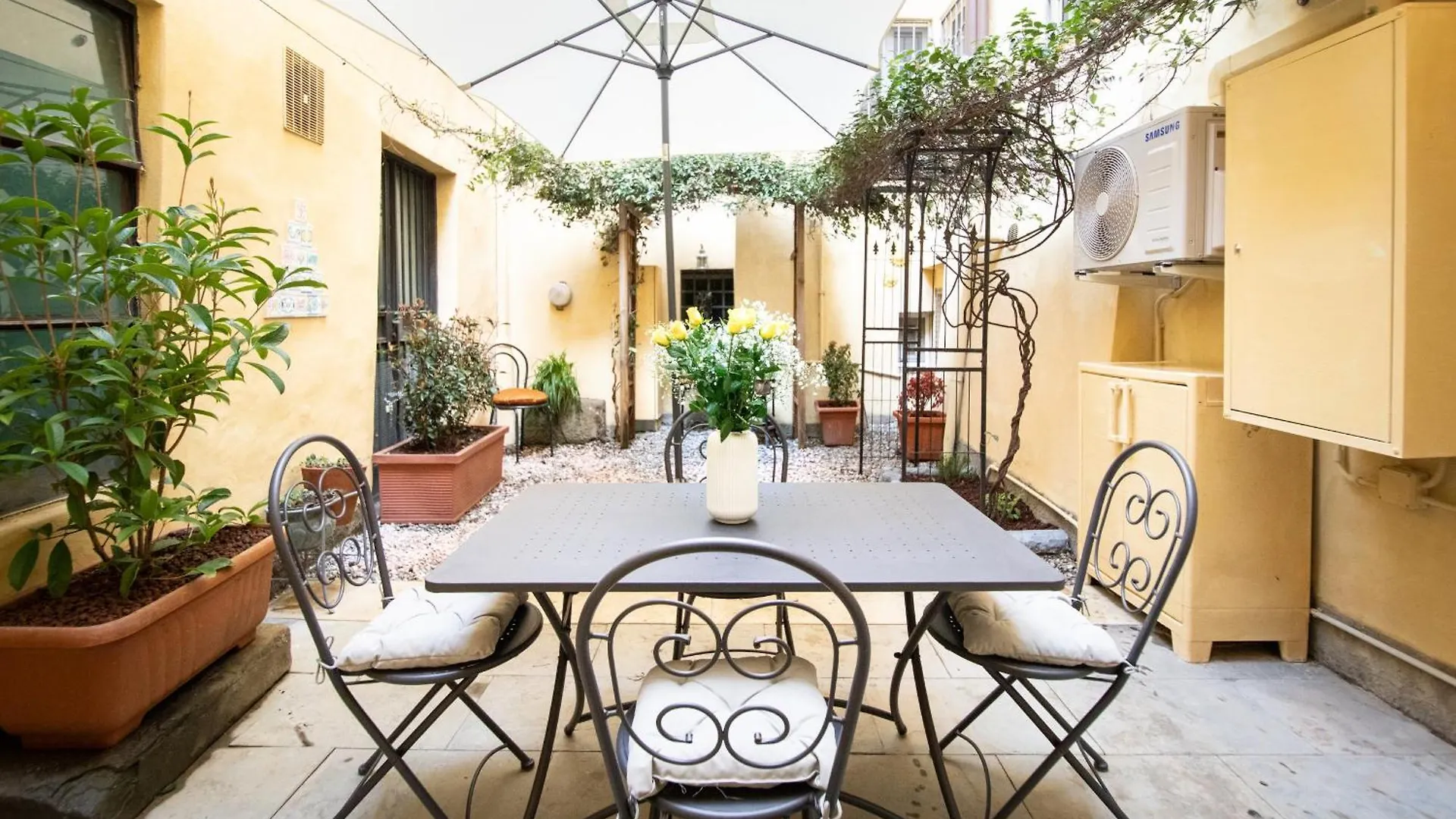 Madalina Apartment With Garden ルッカ