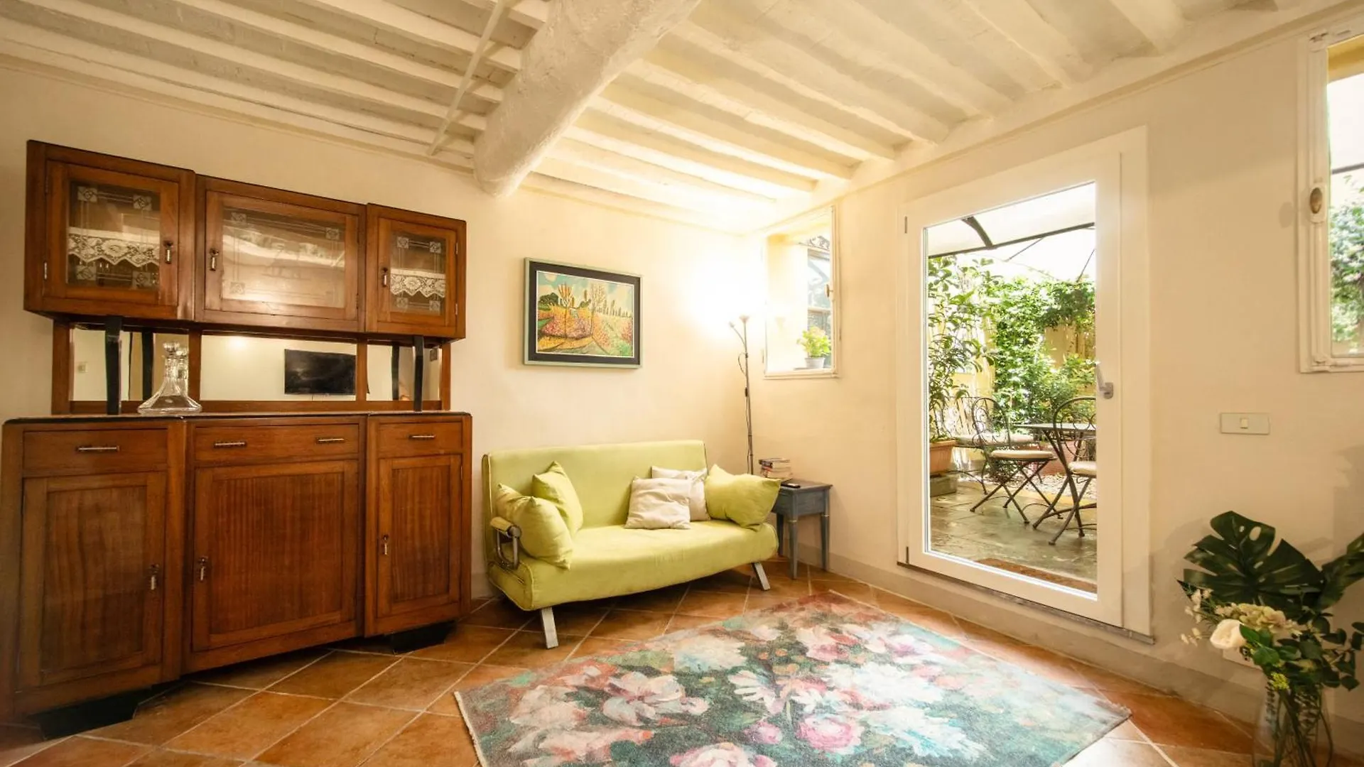 Madalina Apartment With Garden ルッカ