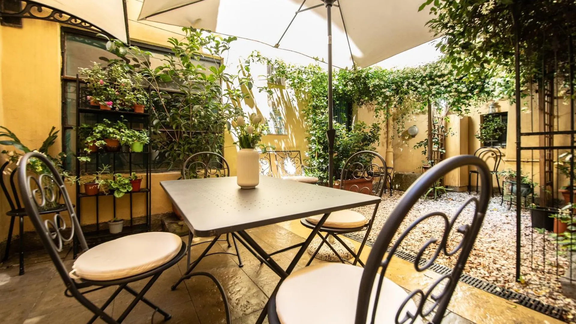 Madalina Apartment With Garden ルッカ