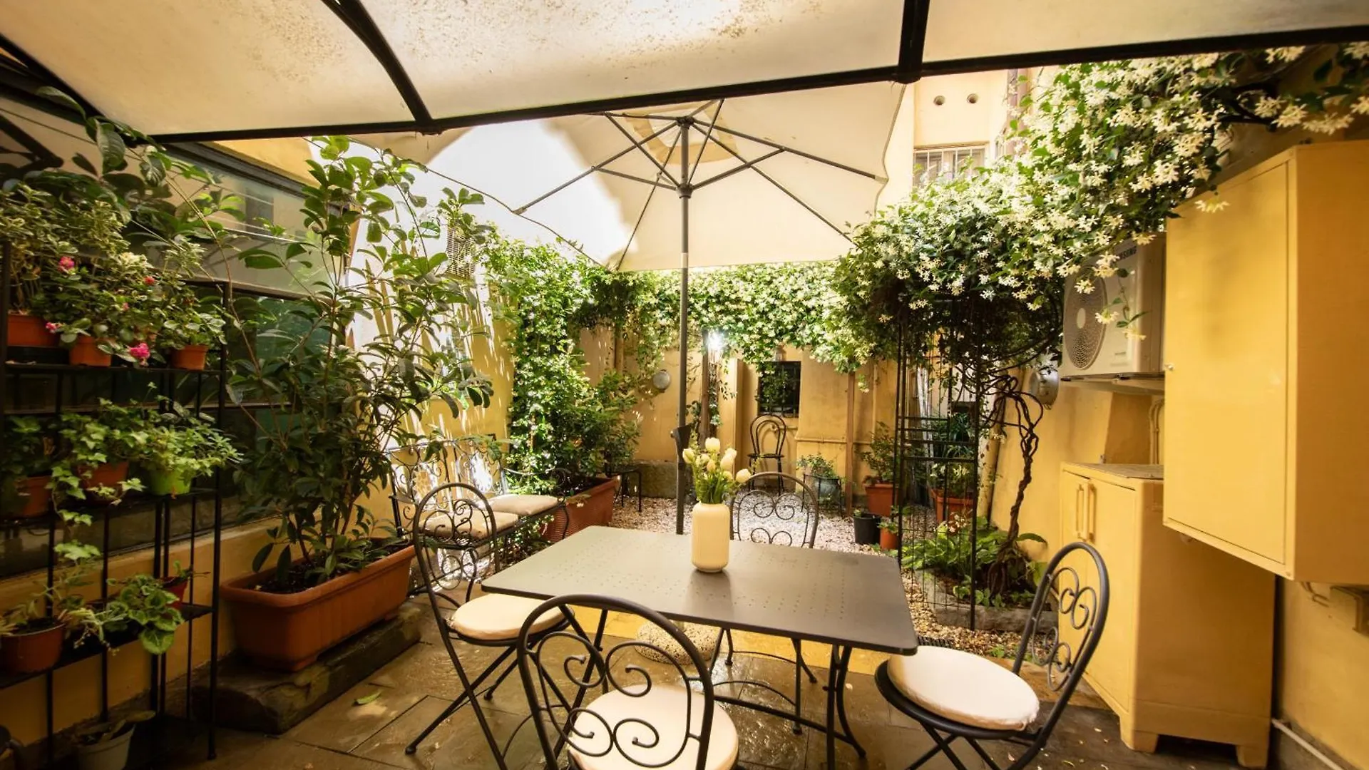 Madalina Apartment With Garden ルッカ 0*,  イタリア